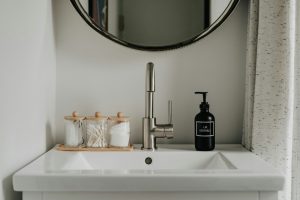 Salle de bain rangée