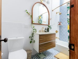 Salle de bain rangée